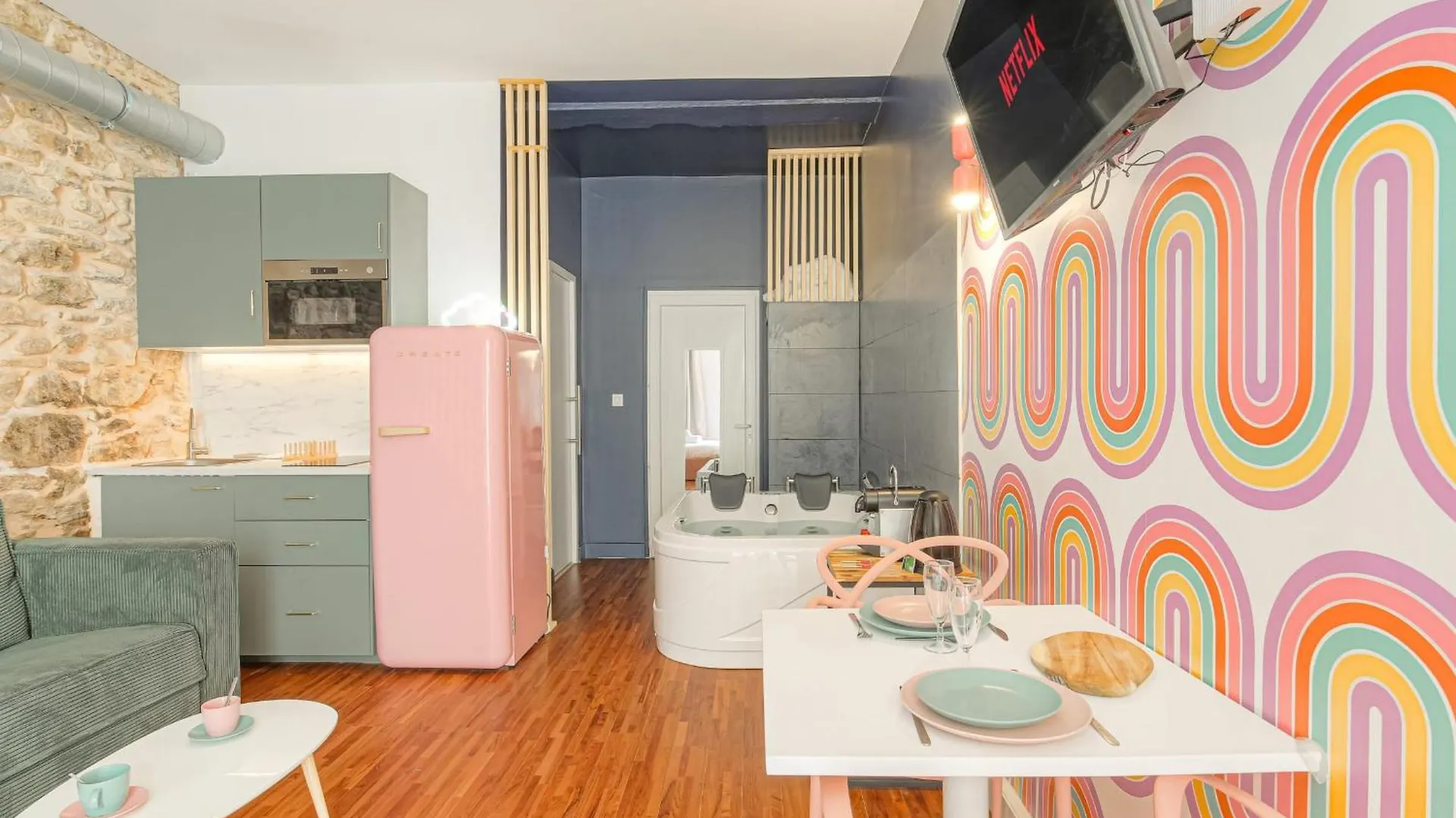 Design Et Pop Avec Balneo Apartment Lyon 0*,  France
