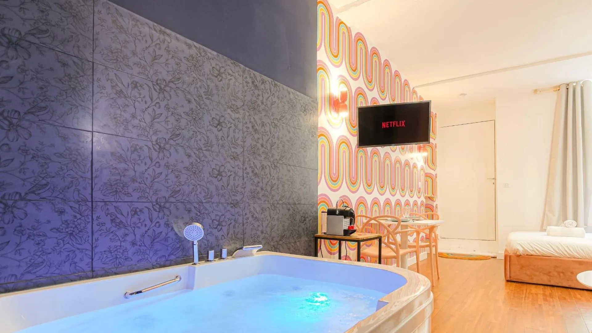 Design Et Pop Avec Balneo Apartment Lyon France